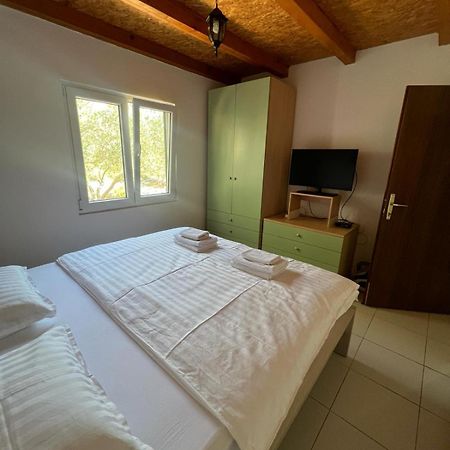 Willa Kuca Za Odmor Buba, Otok Zut Pristanisce Zewnętrze zdjęcie