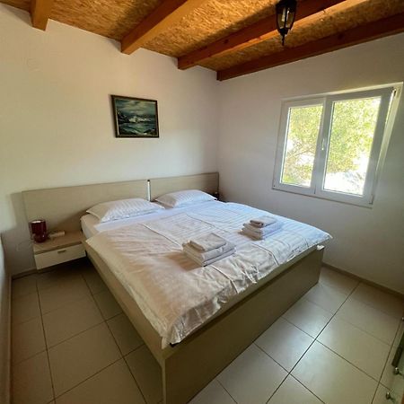 Willa Kuca Za Odmor Buba, Otok Zut Pristanisce Zewnętrze zdjęcie